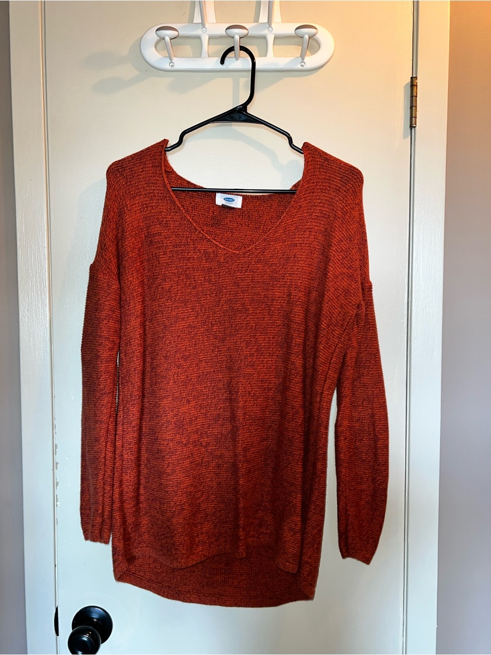 Old Navy Women's V-Neck Sweater in Rust